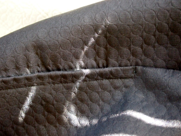 Lapped zipper detail