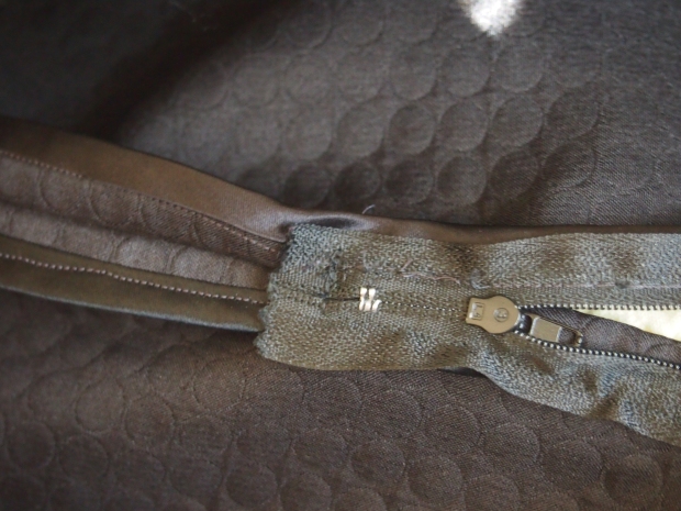 Inside of lapped zipper - detail
